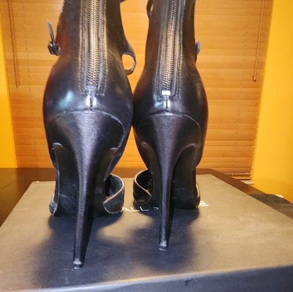 Kendall + Kylie Black Pumps - Picture 4 of 7